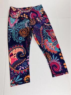 DOP DOVPOD Secret-Pocket Capri Activewear Leggings Size SM Vibrant Paisley